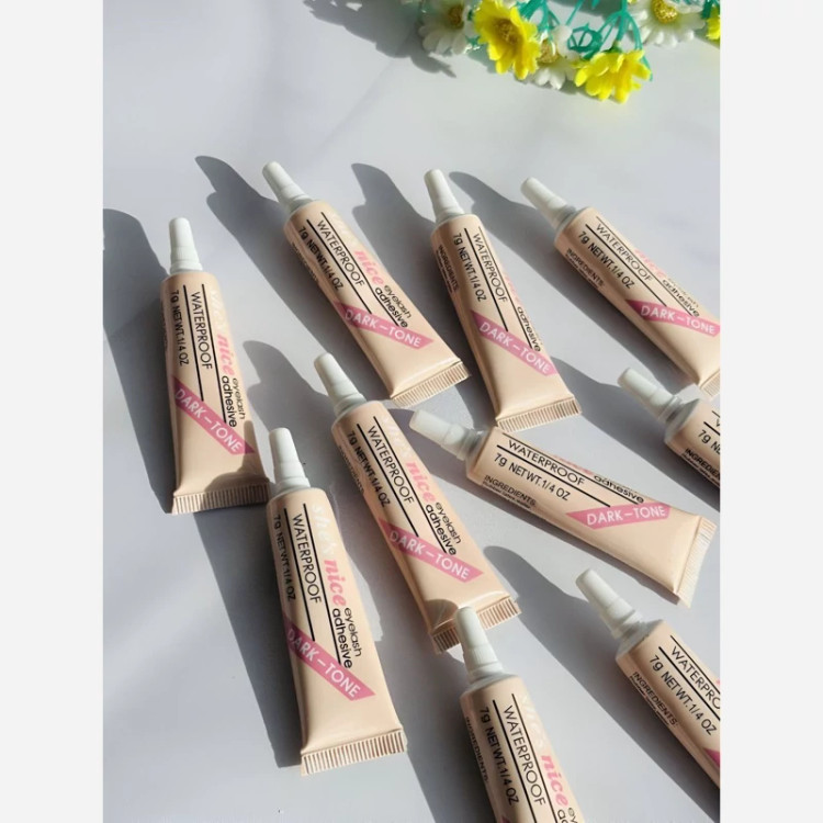 چسب مژه نایس کرم
