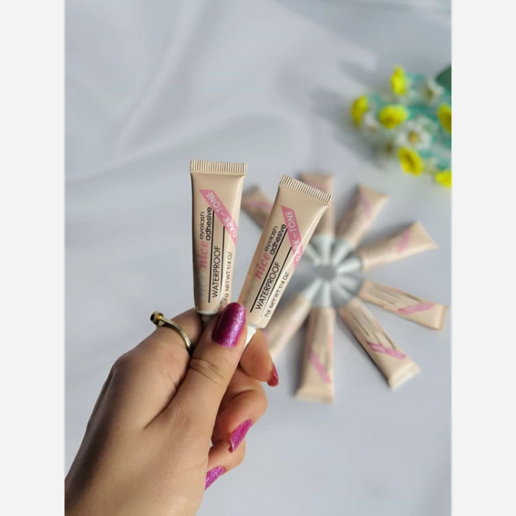 چسب مژه نایس کرم