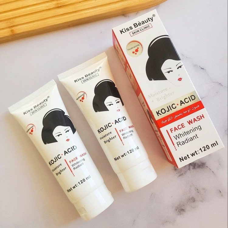 فیس واش روشن کننده و آبرسان kojic.acid