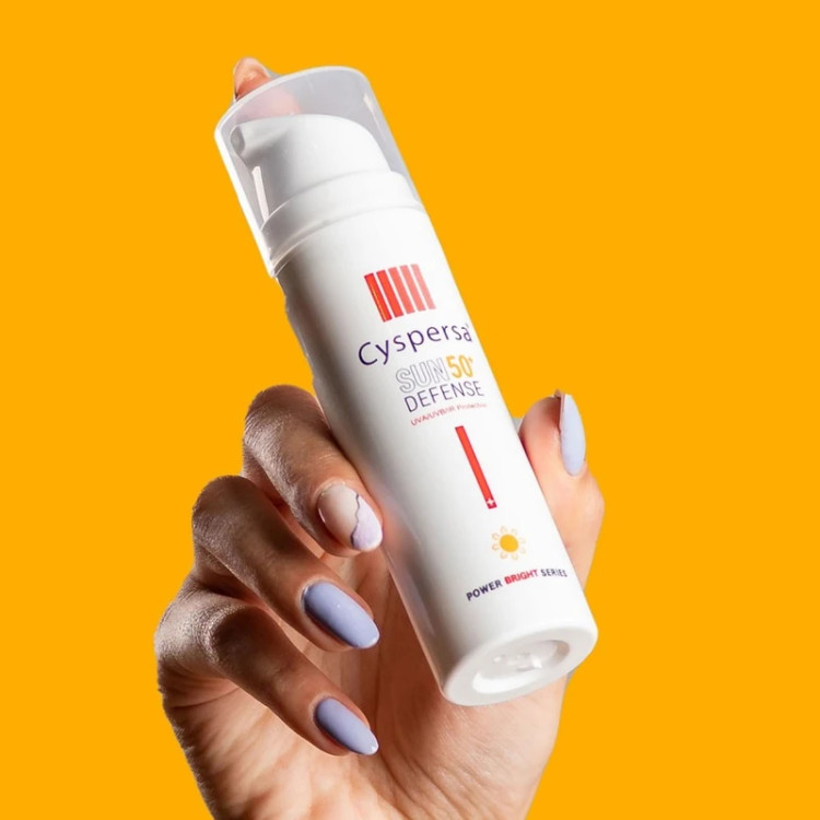 ضد آفتاب فلوئیدی سیسپرسا مدل Sun Defence با SPF50 مناسب انواع پوست حجم 50 میلی لیتر